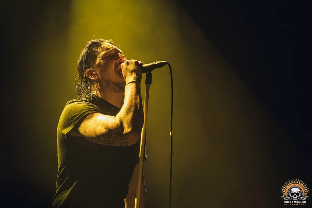 DAGOBA et son leader Shawter au 6mic le 26 avril 2025 - Under a Metal Sun