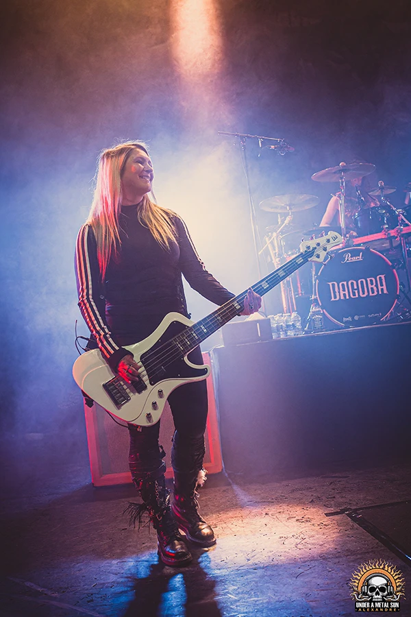 Charlotte Poiget d'AqME en feat. avec DAGOBA au 6mic - Under a Metal Sun