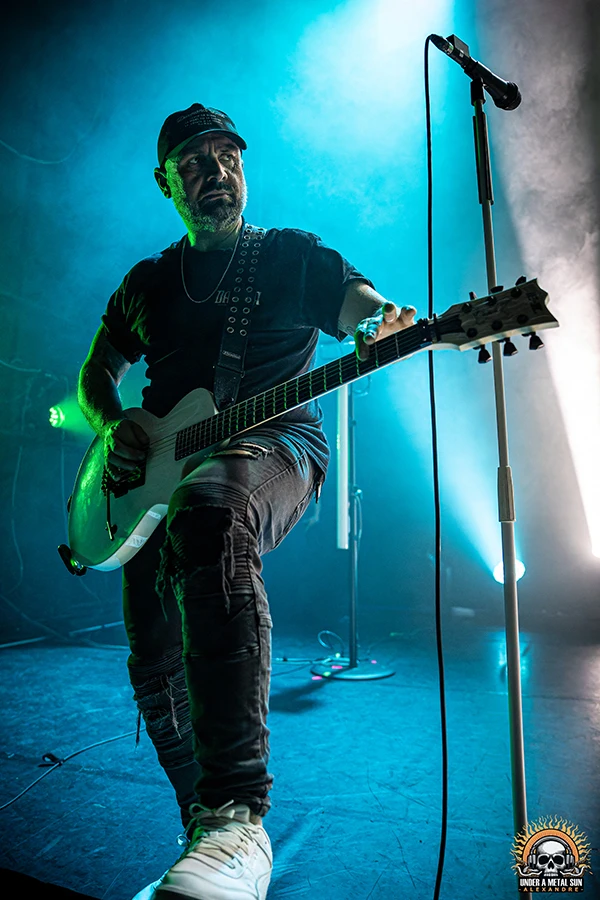 Z Family à la guitare avec DAGOBA au 6mic d'Aix en Provence le 26 avril 2025 - Under a Metal Sun