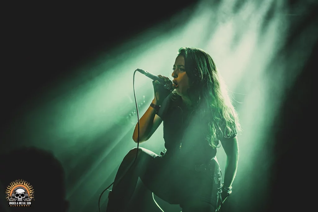 gravity-la-moba--under-a-metal-sun-05