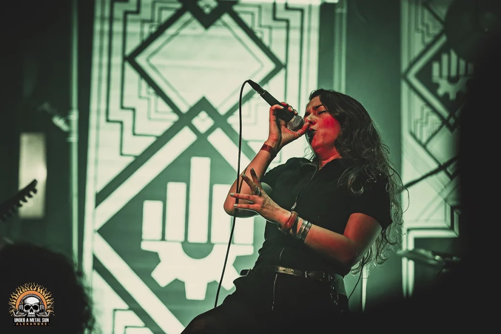 gravity-la-moba--under-a-metal-sun-10