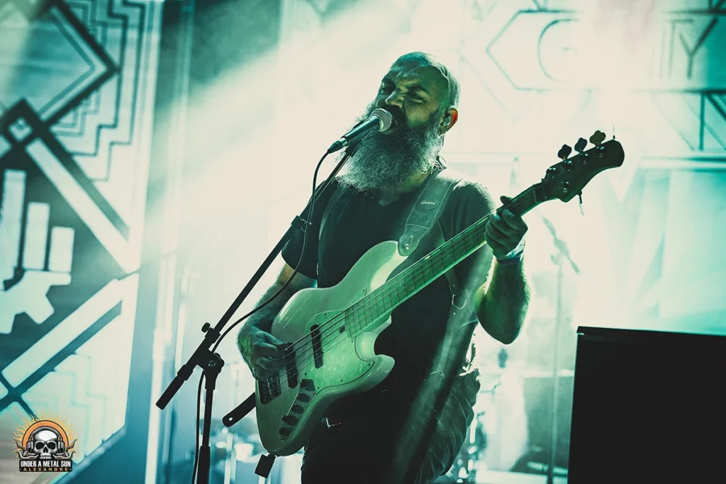 Timothé, bassiste de GRAVITY, lors du concert à La Moba organisé par l'asso Rhône's Headbangers - Under a Metal Sun Timothé, bassiste de GRAVITY, lors du concert à La Moba organisé par l'asso Rhône's Headbangers - Under a Metal Sun