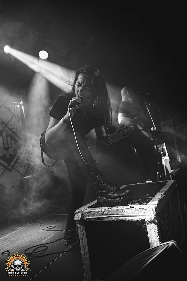 gravity-la-moba--under-a-metal-sun-12