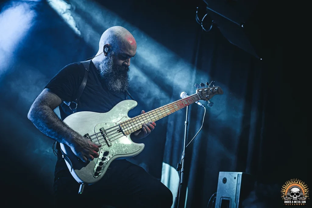 gravity-la-moba--under-a-metal-sun-14