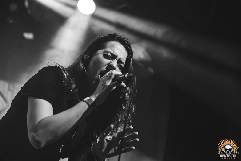 gravity-la-moba--under-a-metal-sun-16