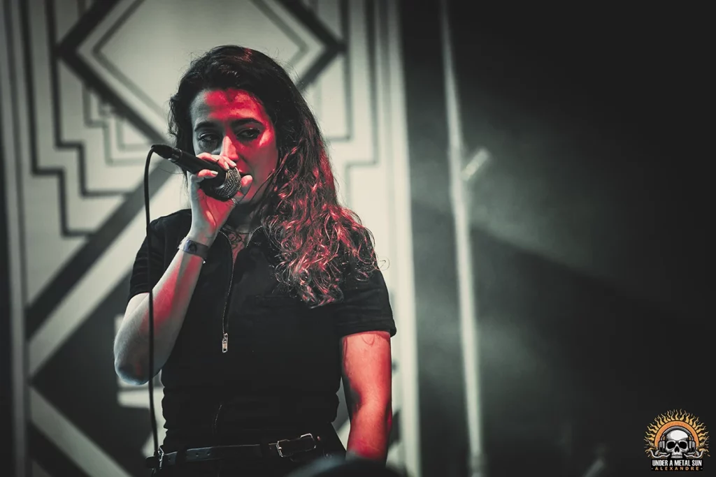 gravity-la-moba--under-a-metal-sun-23