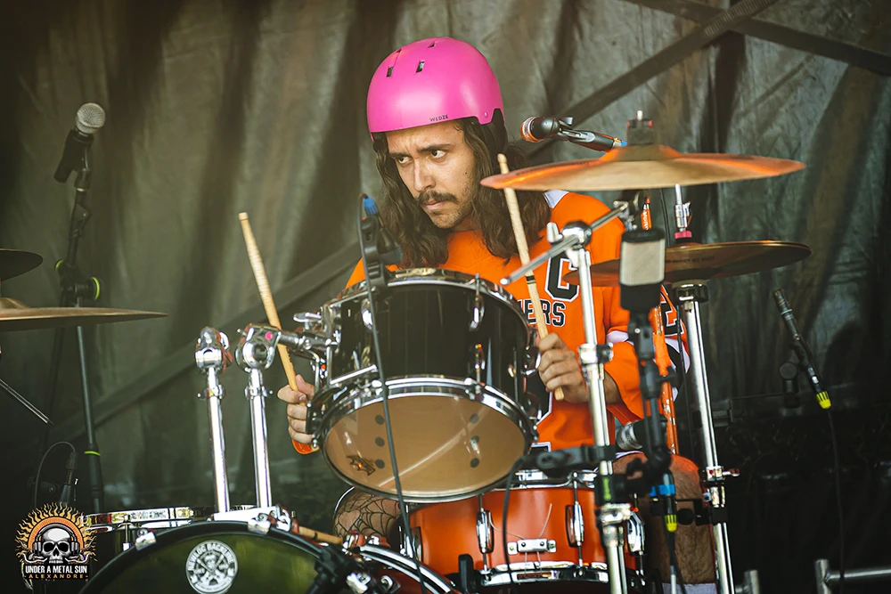 Tommy, batteur de Cutting Corners au Hellfest le off 2025