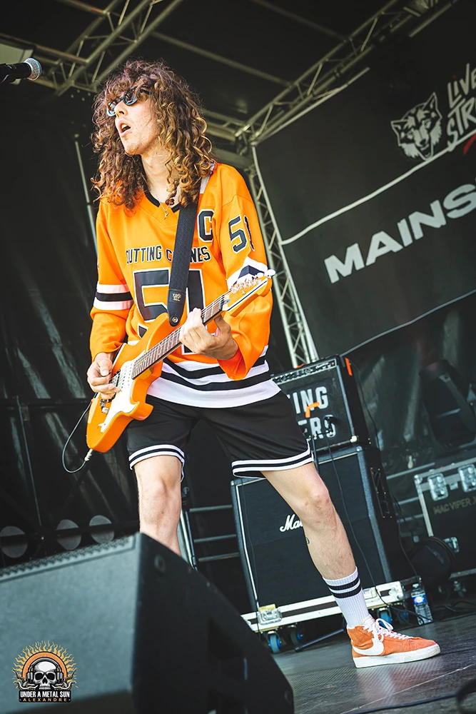 Hellfest le off 2025 : Cutting Corners et son guitariste Ricardo