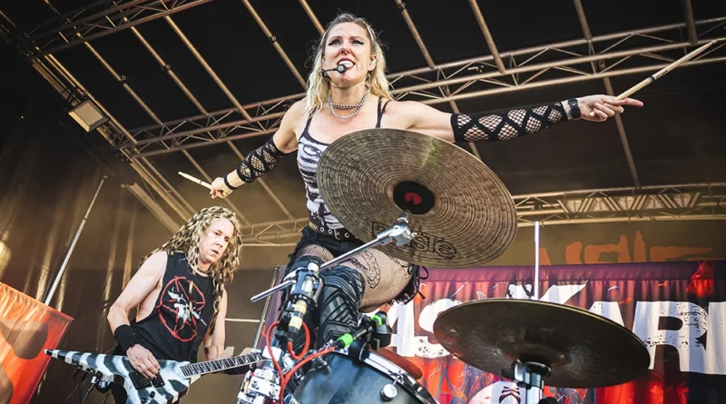 Les californiens de KRASHKARMA sur la scène du Hellfest le Off 2025