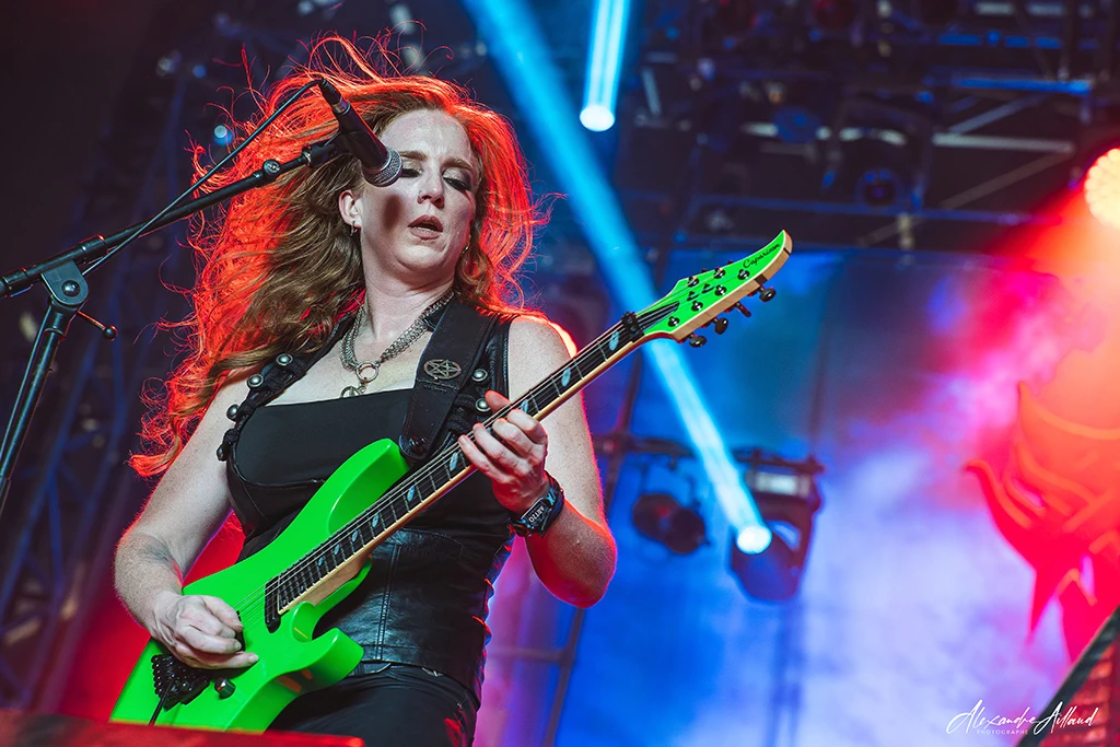 Courtney Cox avec Burning Witches au Hellfest 2025 -- Under a Metal Sun