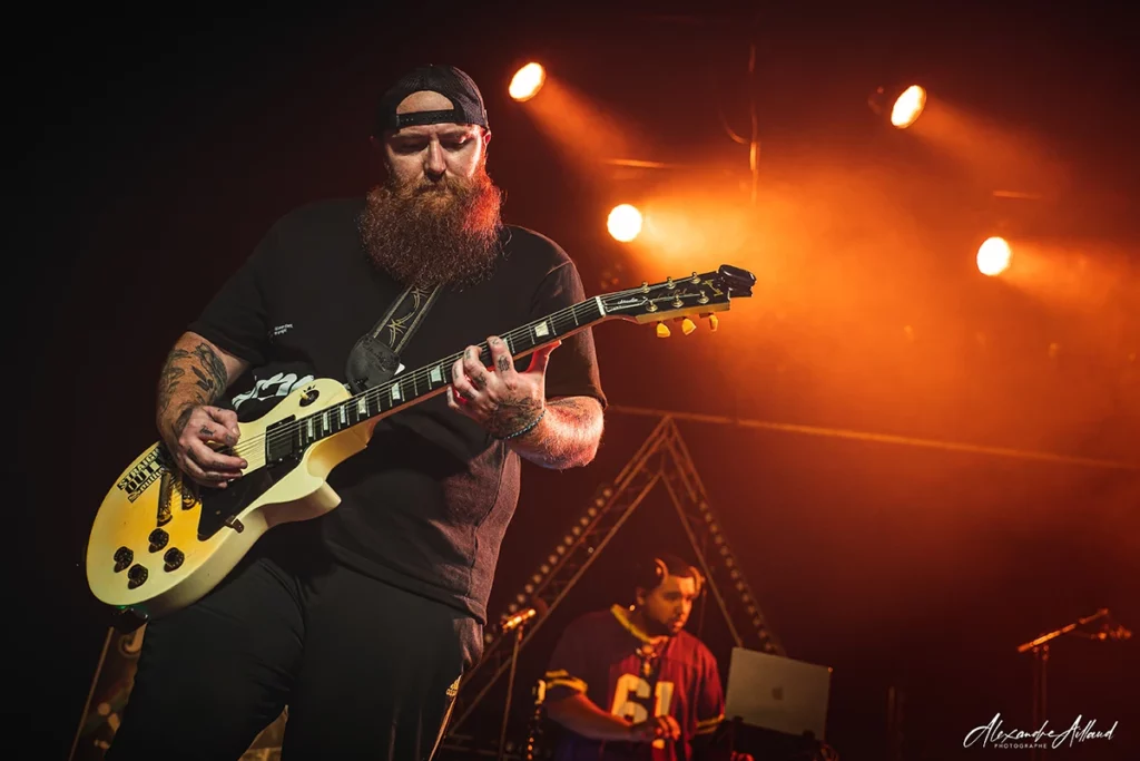 rising-all-star-groudoudou-events–under-a-metal-sun-02