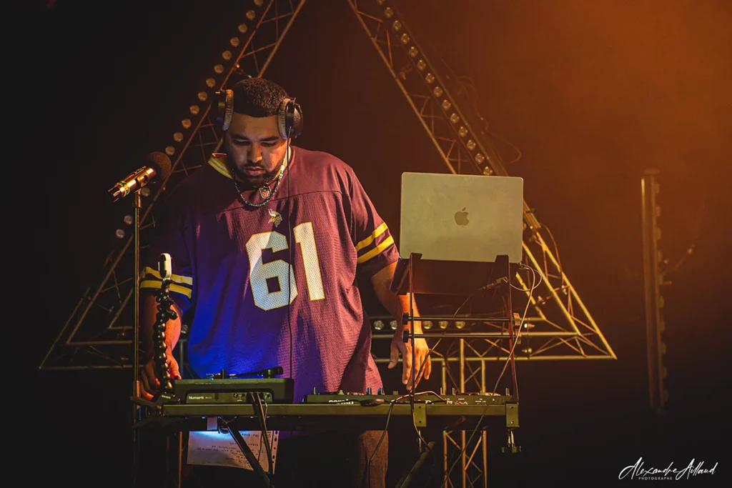 rising-all-star-groudoudou-events–under-a-metal-sun-03