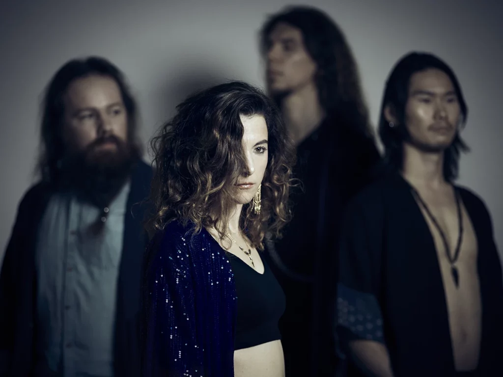 Përl sous l'objectif d'Anaïs Novembre - Under a Metal Sun