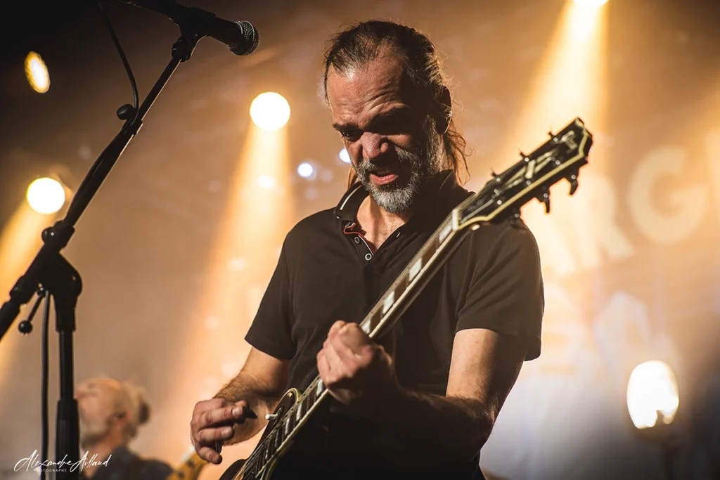 David Vallée à la guitare au sein de HEADCHARGER