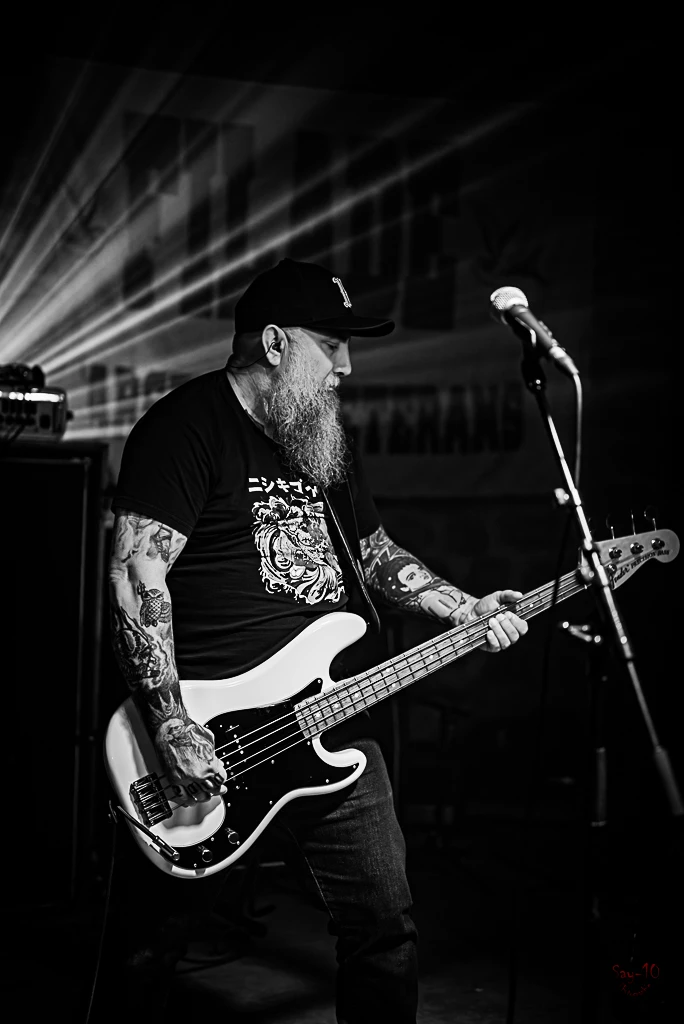 Le bassiste de Filade au Dodu de Marseille le 13 février 2026