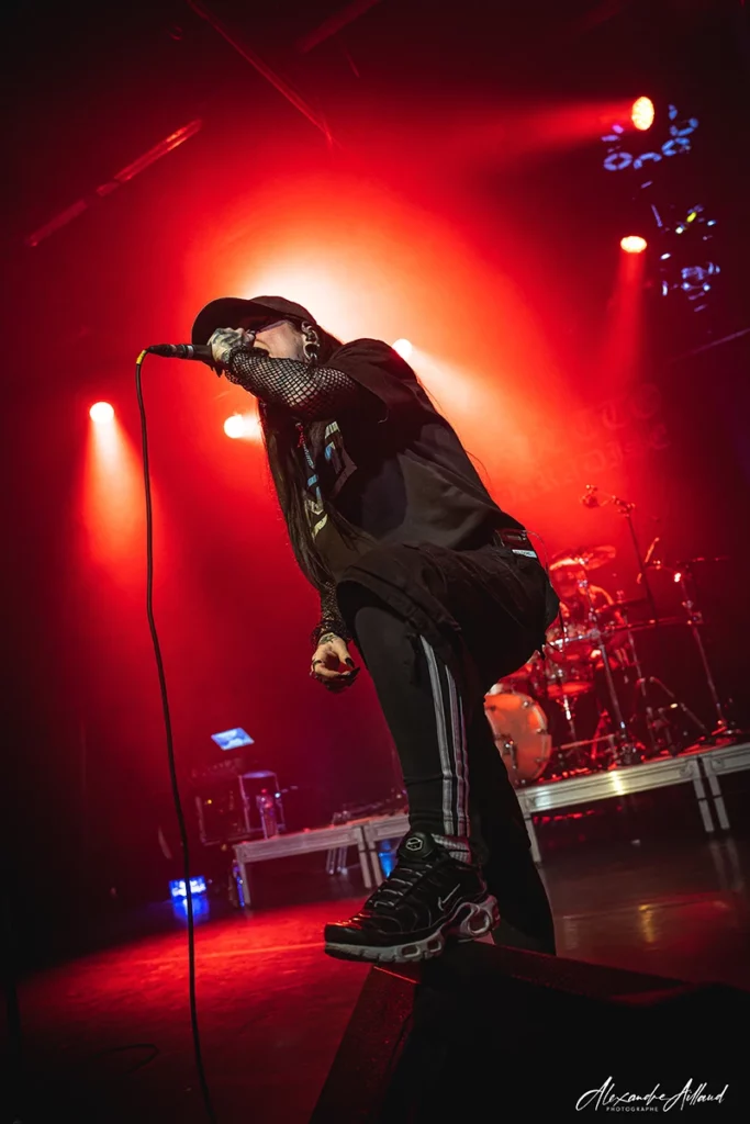 Mélodie, chanteuse du groupe marseillais Ghetto Paradise - Under a Metal Sun