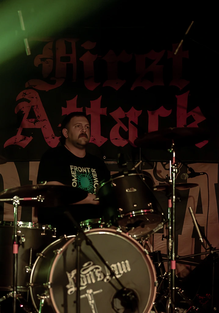 Le batteur de First Attack au Dodu de Marseille, le 13 février 2026 - Under a Metal Sun
