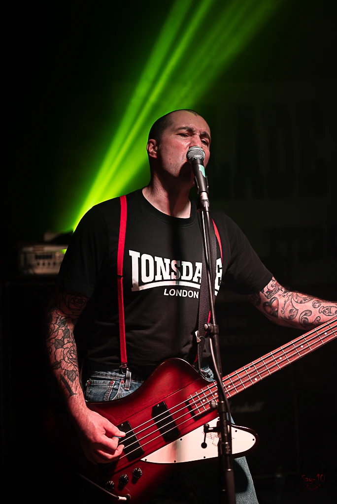 Le bassiste de First Attack au Dodu de Marseille, le 13 février 2026 - Under a Metal Sun