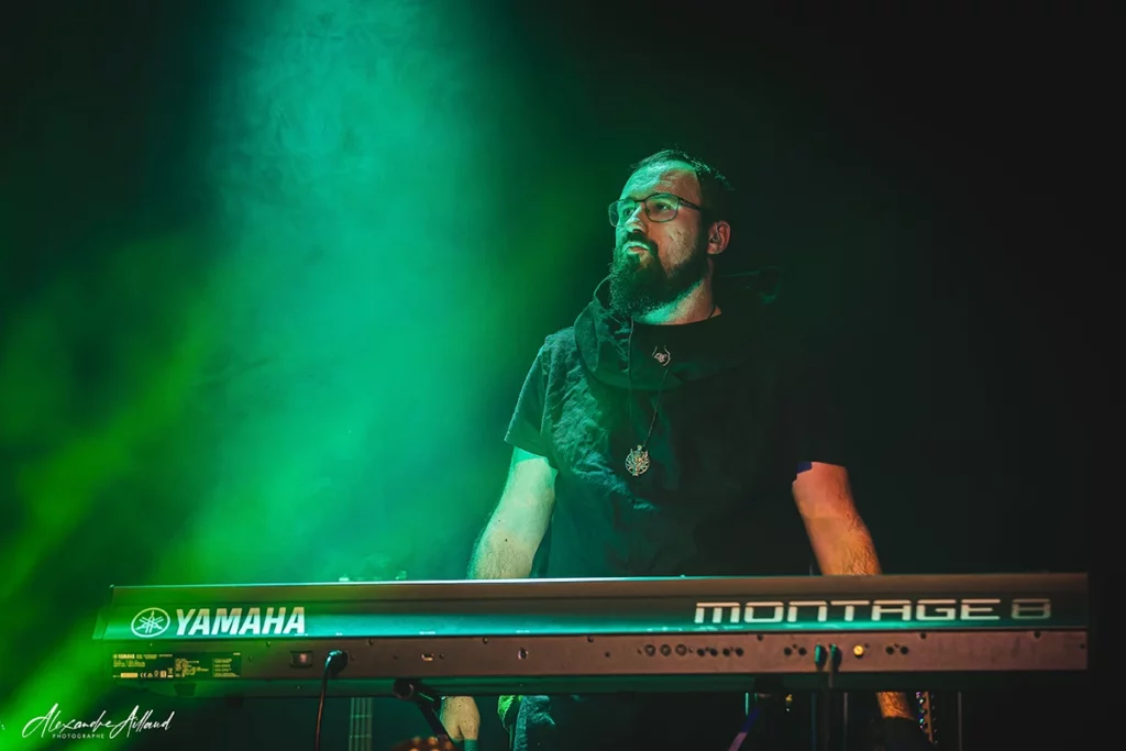 Le claviériste de KYMRIS au concert de Martigues - Under a Metal Sun