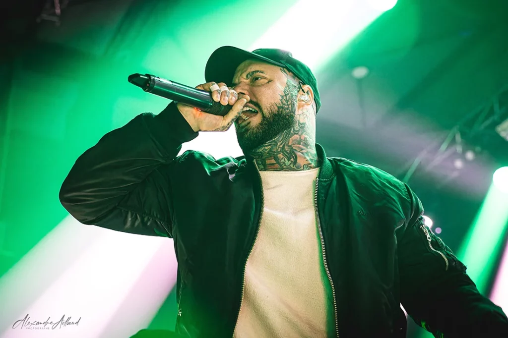 Aaron Matts, le frontman de TEN56. au Headbang Festival, le 7 mars 2026 - © Under a Metal Sun