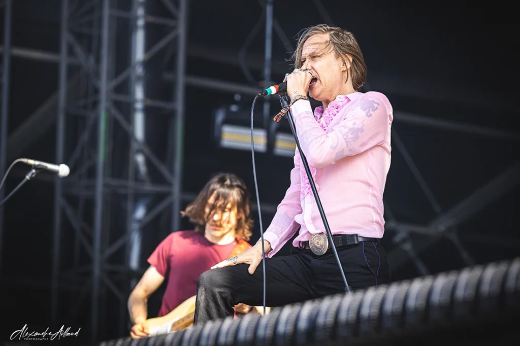 Dennis Lyxzén, frontman de REFUSED au Hellfest 2025 - © Under a Metal Sun