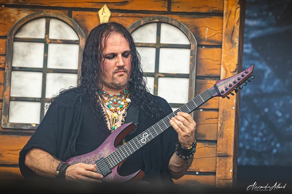 Christian Douscha, guitariste de Visions of Atlantis au Hellfest 2025 - Under a Metal Sun