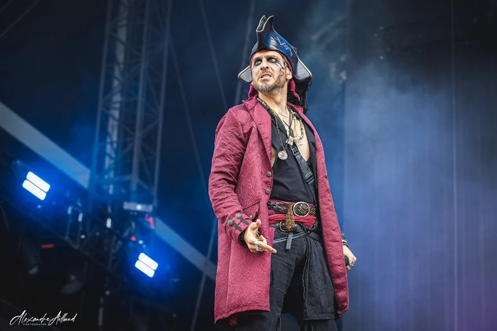 Michele Guaitoli, chanteur de Visions of Atlantis au Hellfest 2025 - Under a Metal Sun