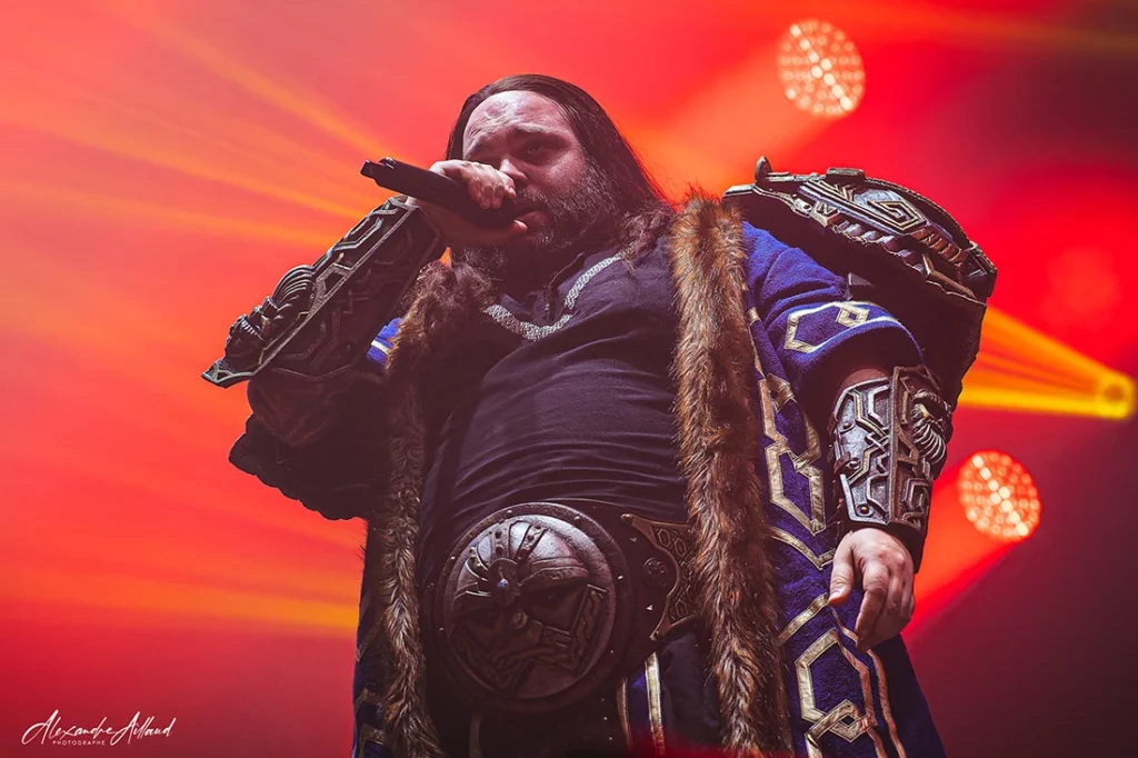 Francesco Cavalieri, la chanteur de WIND ROSE au Hellfest 2025 - Under a Metal Sun