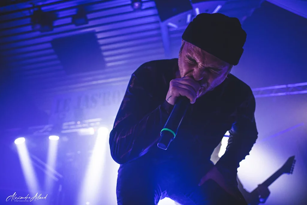 Poun, chanteur de Black Bomb A au Jas'Rod le 16 avril 2026 - Under a Metal Sun