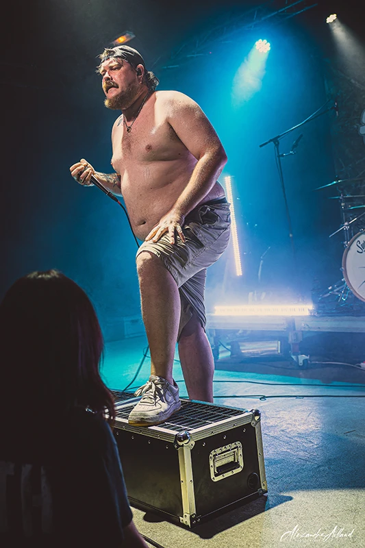 Charley, l'imposant frontman de SOUL SPLITTER lors de la release party de SOCIAL PROPHECY