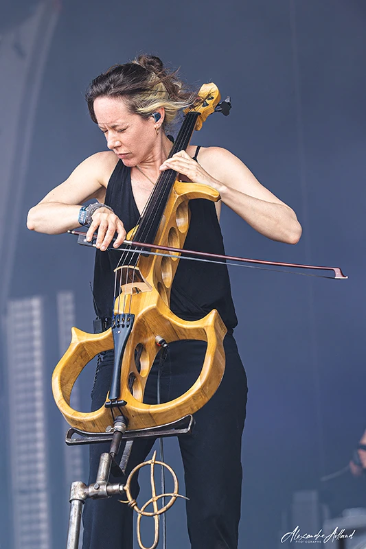 Jo Quail accompagnant God is an Astronaut au Hellfest 2026 - © Under a Metal Sun