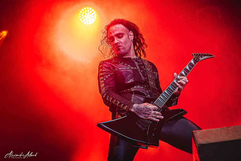 Kostis Foukarakis, guitariste de Rotting Christ au Hellfest 2026 - © Under a Metal Sun