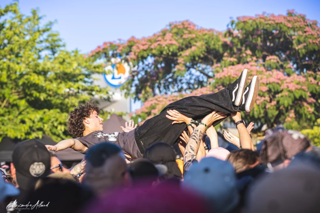 Baptême du slam avec Cartoon Machine au Hellfest le off 2026 - © Under a Metal Sun